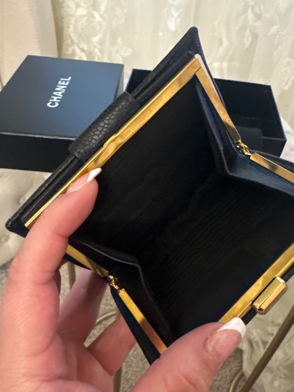 Authentic CHANEL Vintage 1996-1997 French Purse - Picture 5 of 6